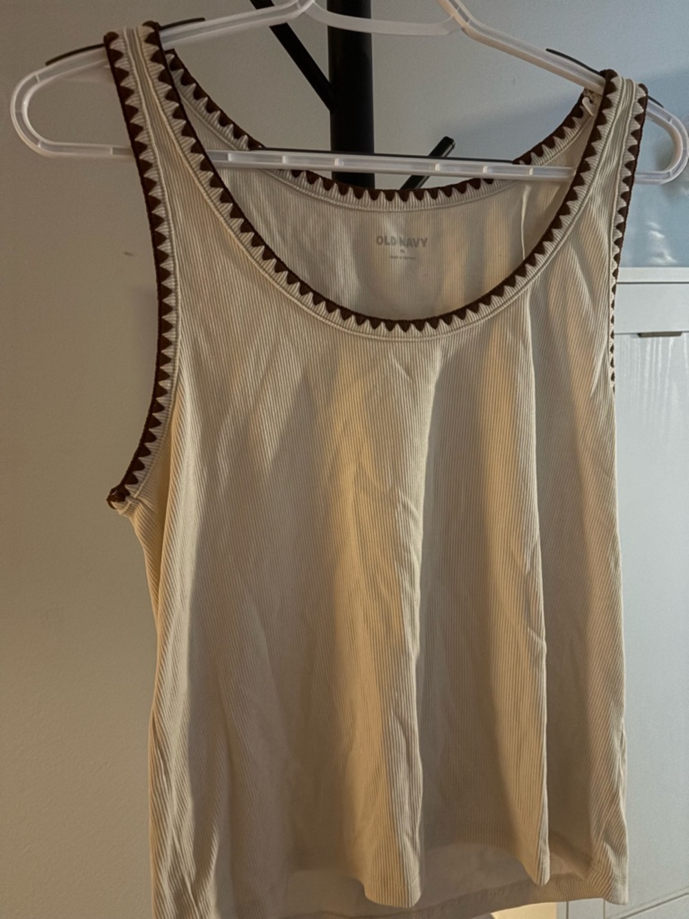 XL Old Navy Sleeveless Cream Tank Top with Brown Trim